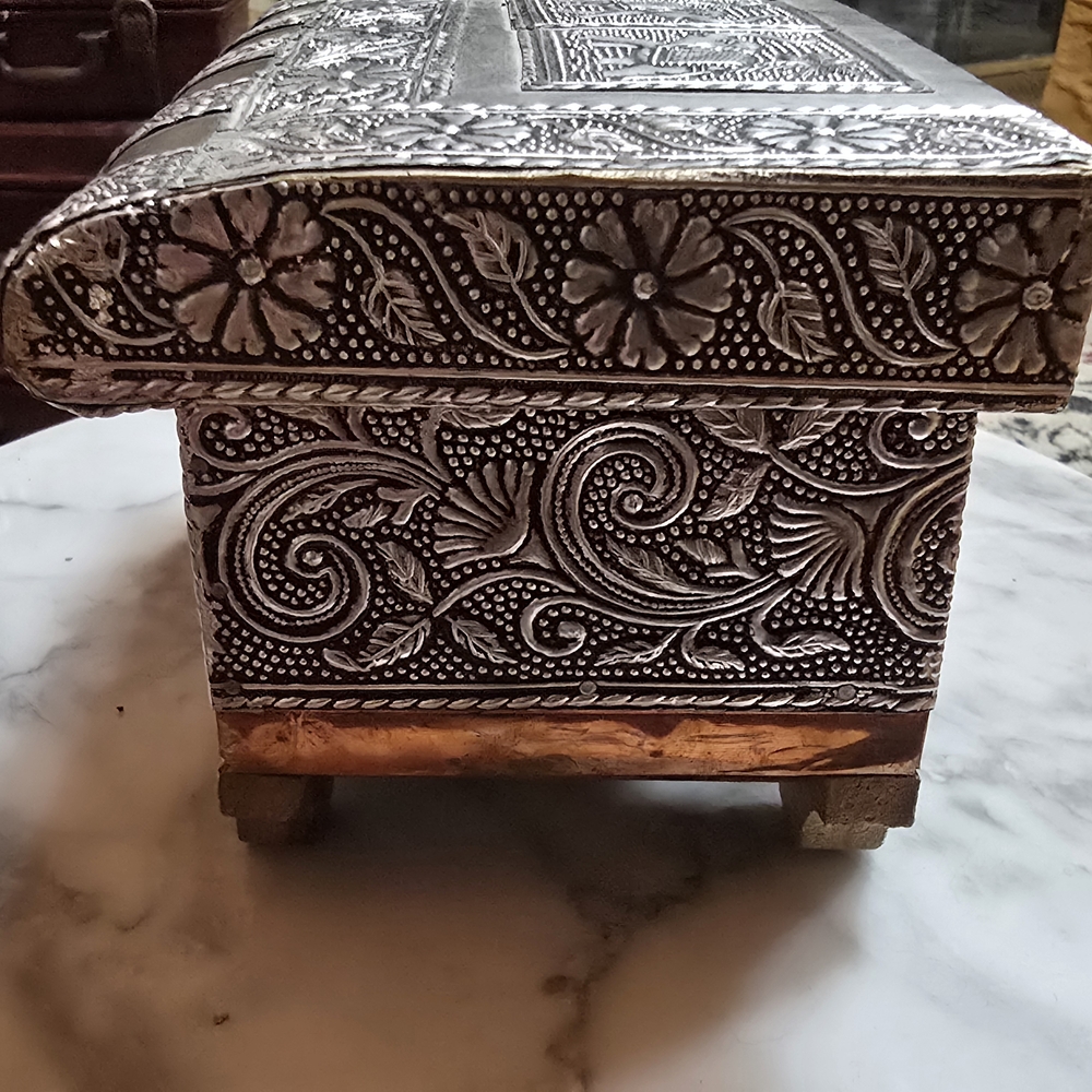 Vintage Elephant Jewelry Organizer Box - Picture 7 of 9